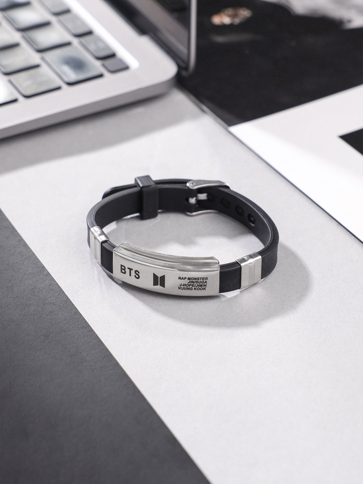 SYLALE Lot De 2 Bracelets BTS Réglables Pour Fans - Merch Kpop Acier Inoxydable Et Silicone, Cadeau Pour ARMY