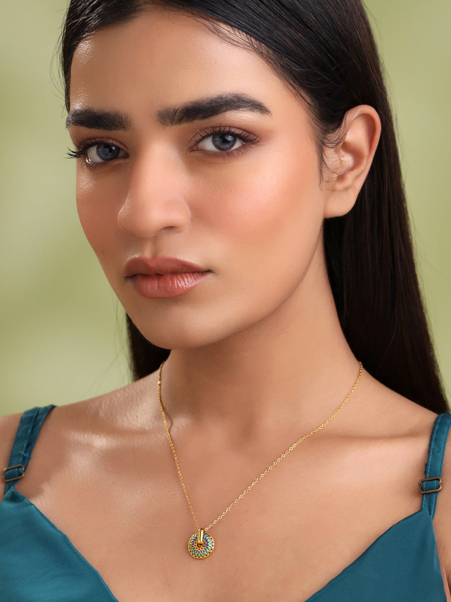 Yellow Chimes simple chain - elegant dinner accessory