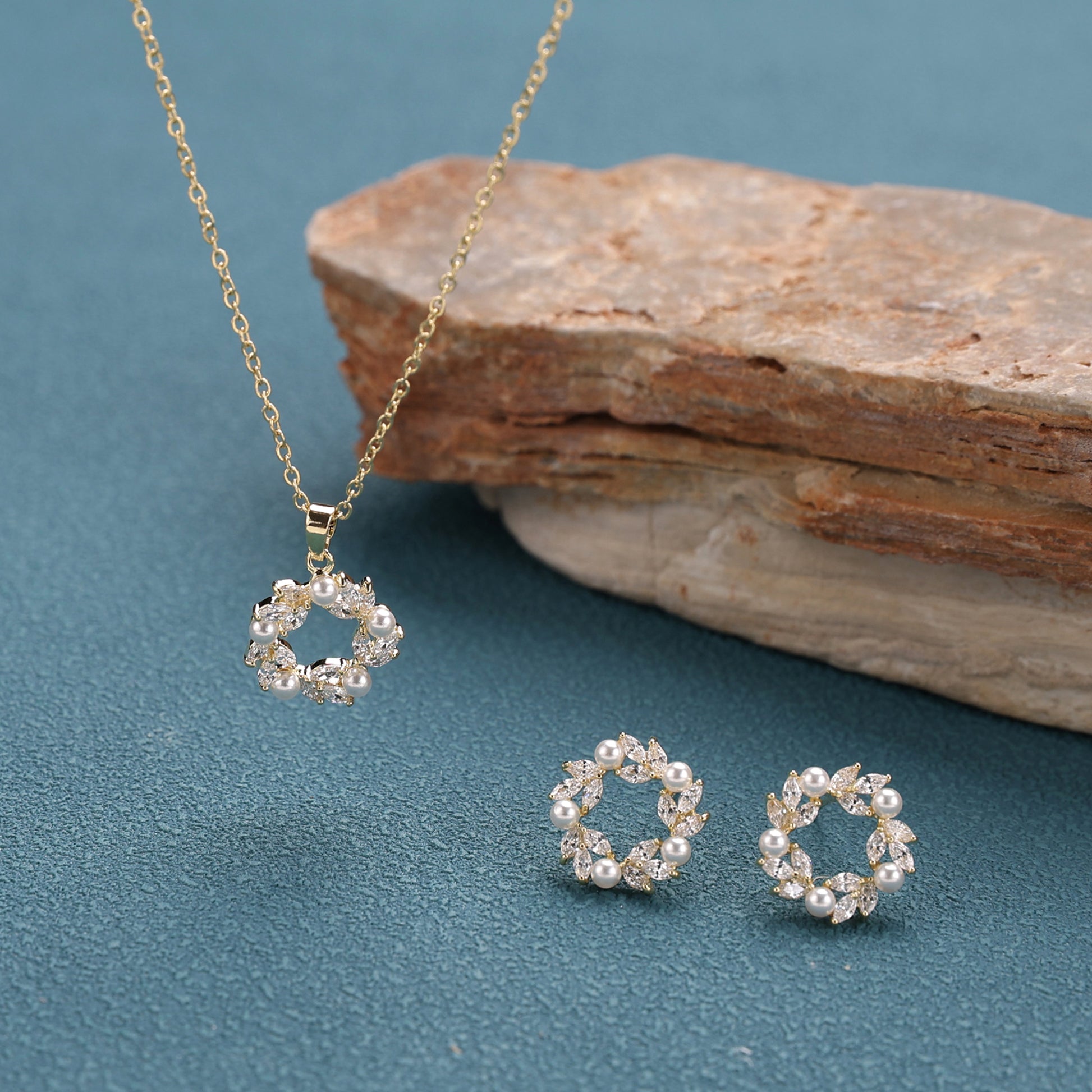 Yellow Chimes gold plated jewellery set - stylish for casual outings