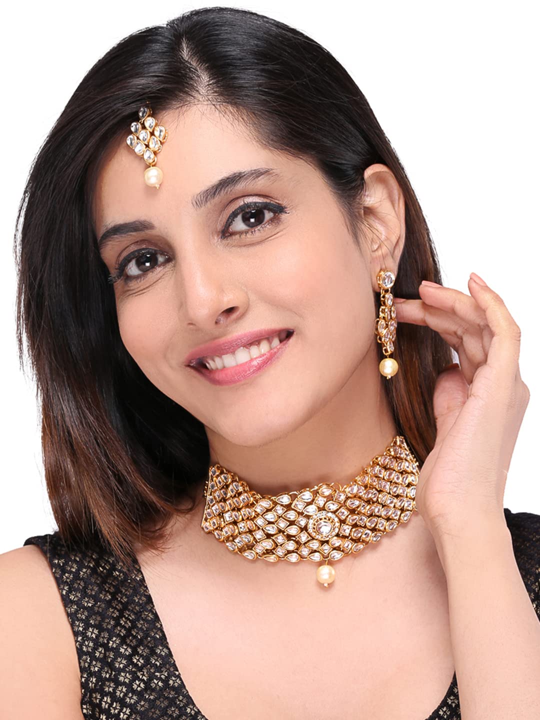 Yellow Chimes Kundan Studded Gold Plated Designer Choker Ethnic Traditional Choker Necklace Set With Maang Tikka Dangle Earrings by Yellow Chimes Gold Plated and Pearl Jewellery Set for Women (Golden)